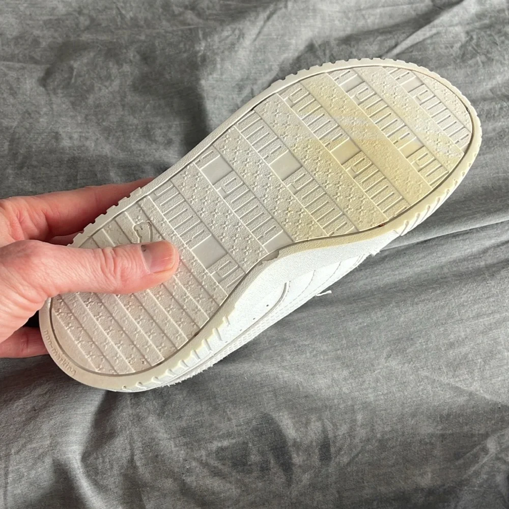 Size 2 (US) kids Puma sneakers, white. Worn twice. - Picture 5 of 7